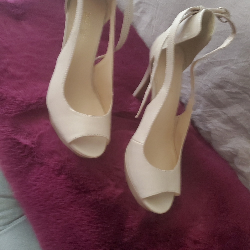 Heels - Picture 2 of 3